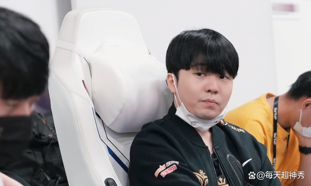 开云体育-关于Rookie回归赛场,精彩发挥首场状态亮眼,拜仁观众沸腾!的信息