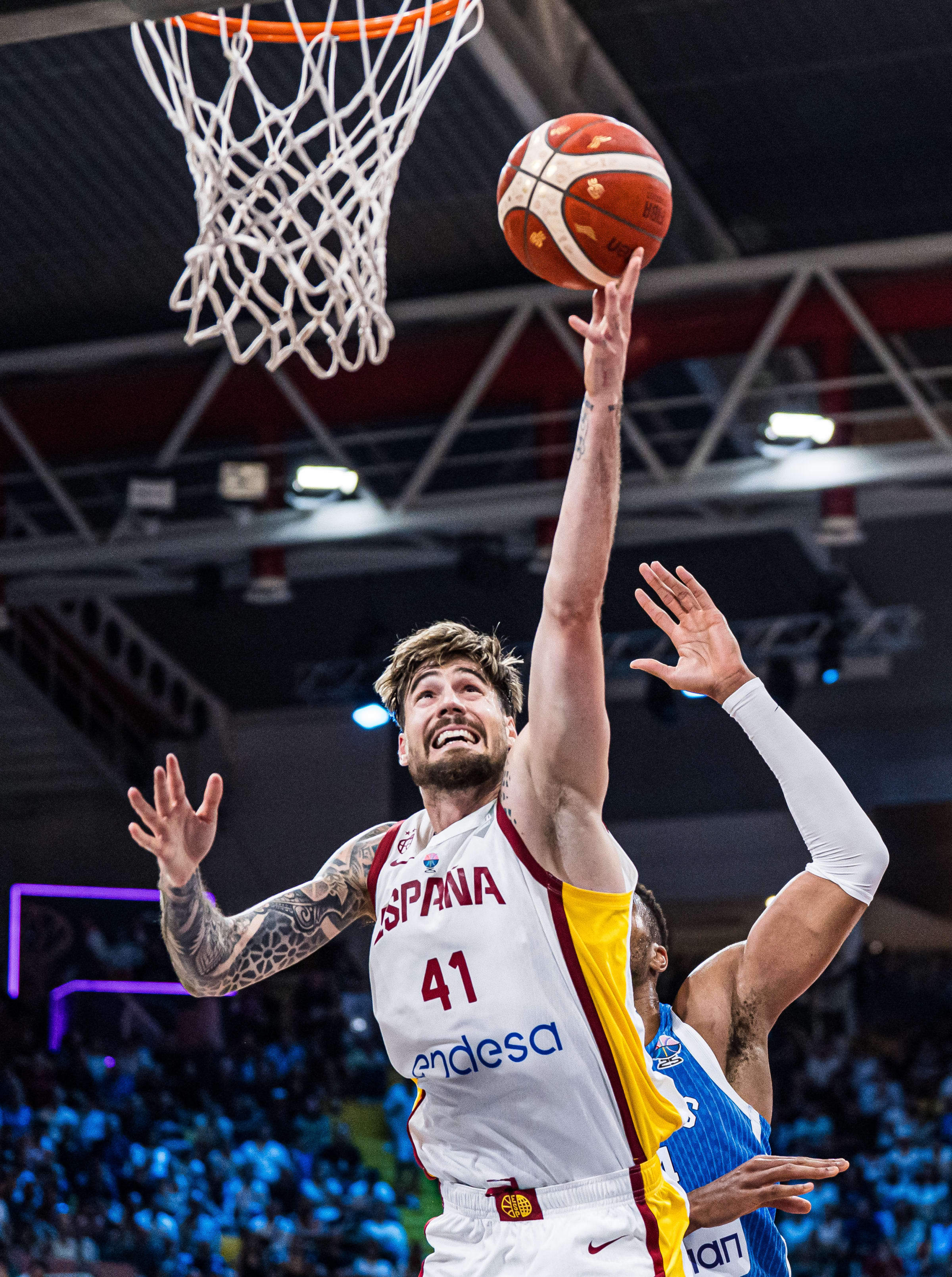 Kaiyun-詹姆斯在西班牙队比赛中挺进下一轮，出色防守引发热议！的简单介绍